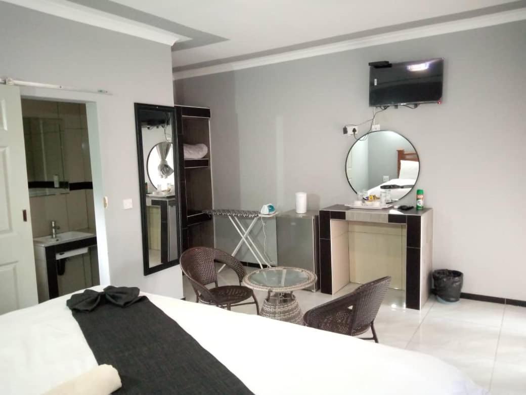 Global Guest House Касане Экстерьер фото